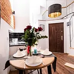 Dietla 99 - Ideal Location - In The Heart Of 3*
